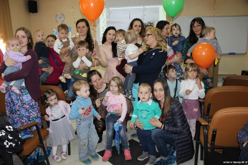 В роддоме № 3 Владивостока поздравили будущих родителей и наградили участников семейного фотоконкурса